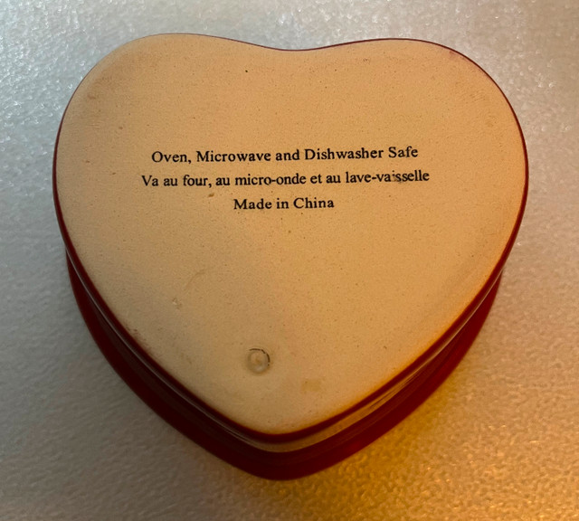 Heart-Shaped Ramekin Baking Dish for Valentine's Day For Sale - photo 3