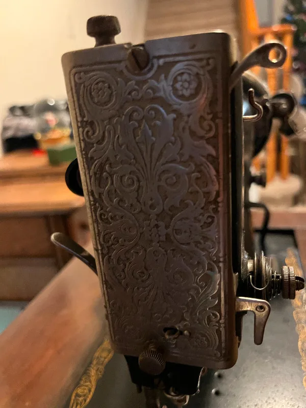1937 Singer 99K Sewing Machine and Vintage Cupboard For Sale image indicator(6)