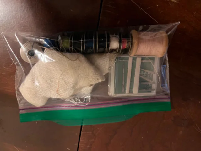 1937 Singer 99K Sewing Machine and Vintage Cupboard For Sale image indicator(9)