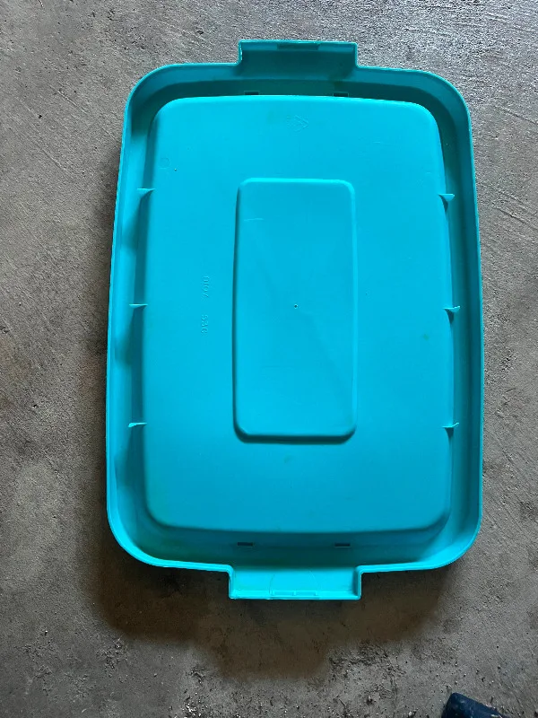 Lid for Rubbermaid Storage Bin For Sale image indicator(2)