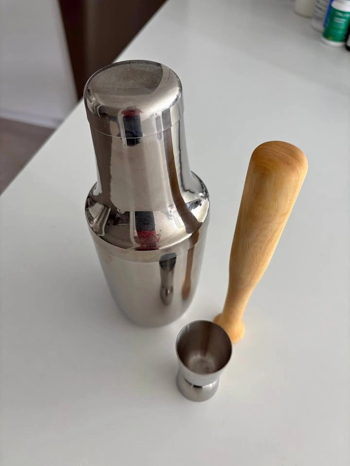 Cocktail Shaker Set – Never Used