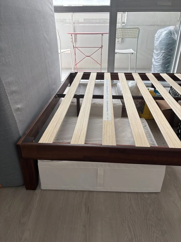 Solid Wood Bed Frame - Queen size - photo 4