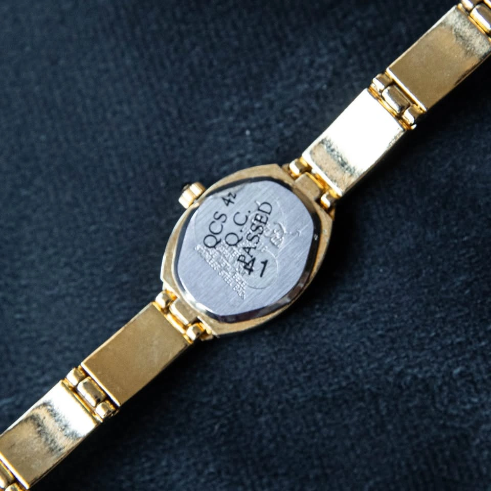 Vintage 1980s Vanity Fair Gold Tone Nugget Watch - photo 2