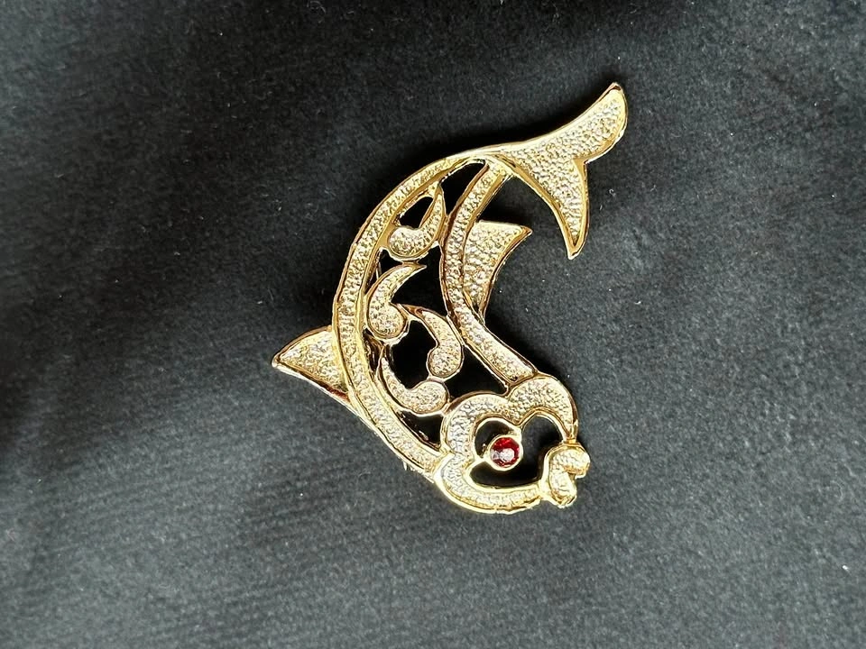 Vintage Gerry's Gold Tone Fish Pin Brooch - Red Rhinestone Eye - photo 3