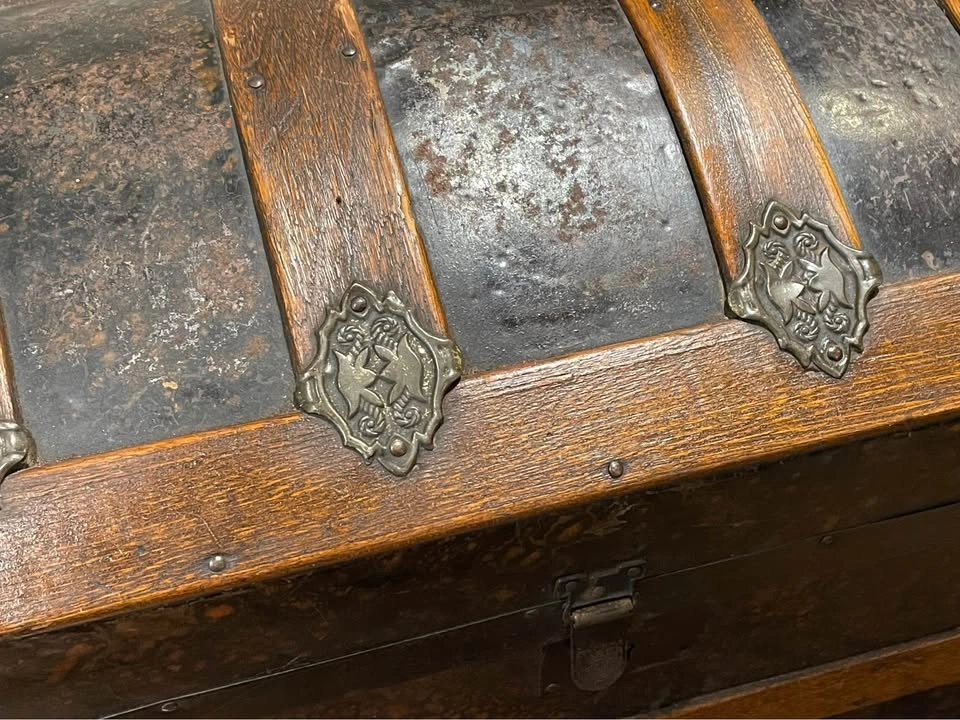 Vintage Dome Top Steamer Trunk - photo 3