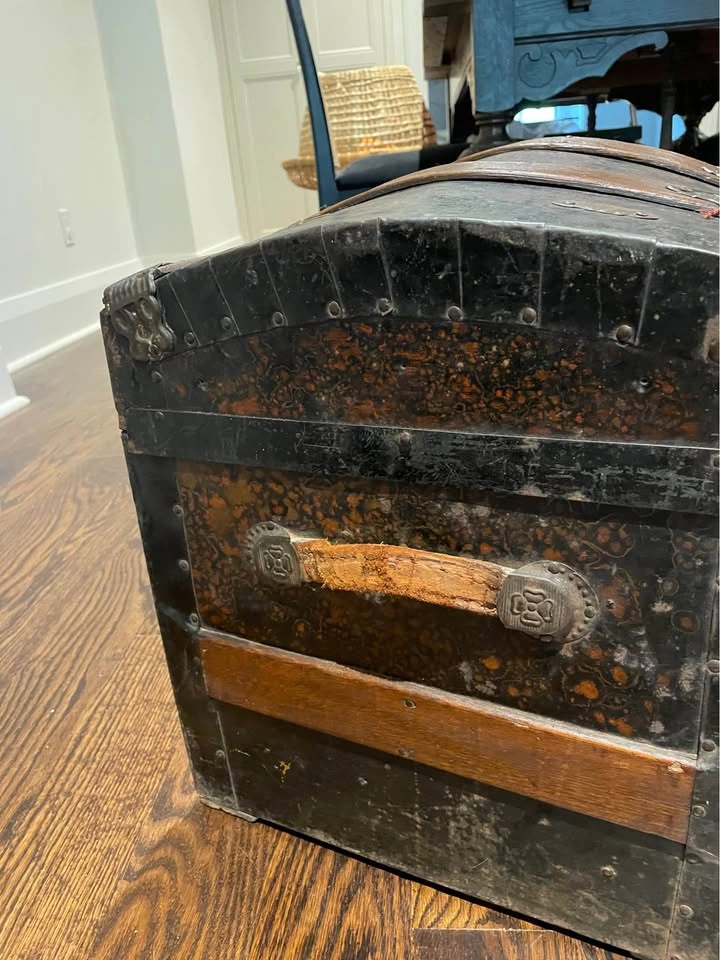 Vintage Dome Top Steamer Trunk - photo 5