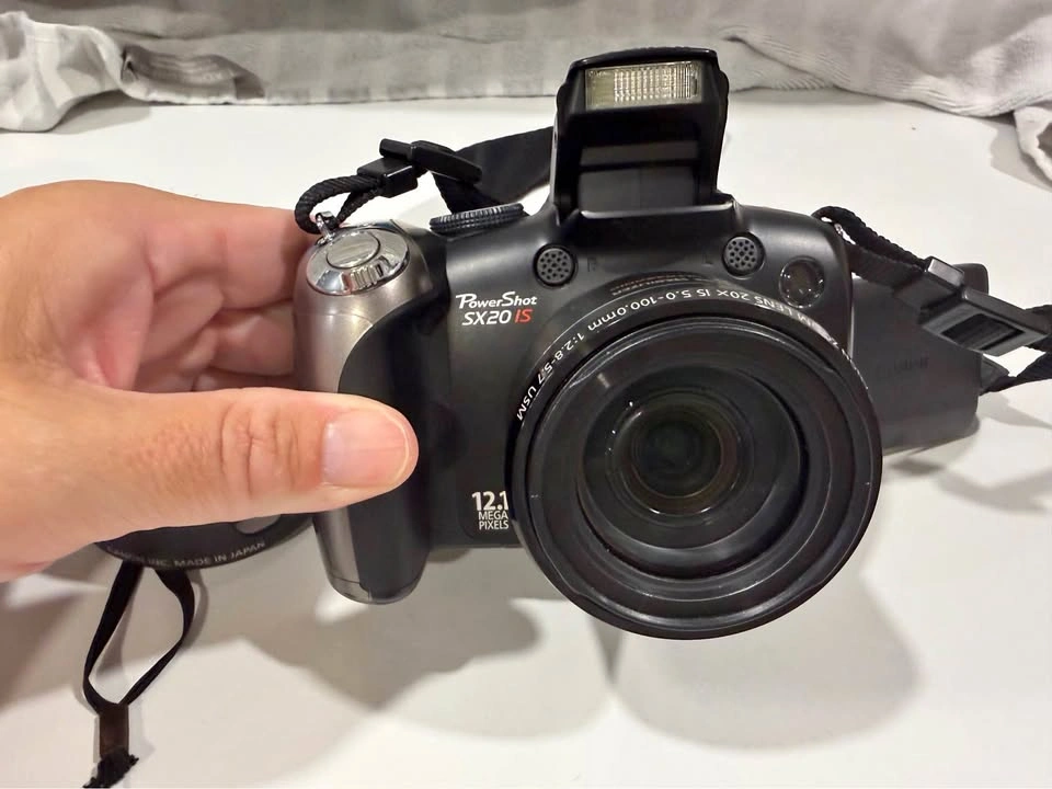 Canon PowerShot SX20 IS Digital Camera – 20× Optical Zoom