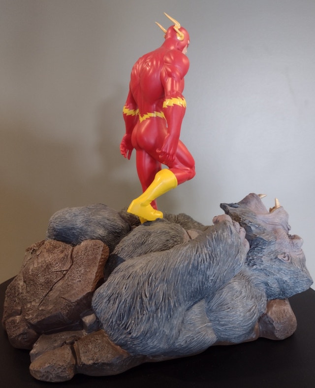 The Flash vs Gorilla Grodd FULL size statue! - photo 5