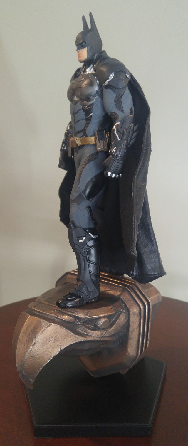 Iron Studios 1/10th Batman Statue - photo 3