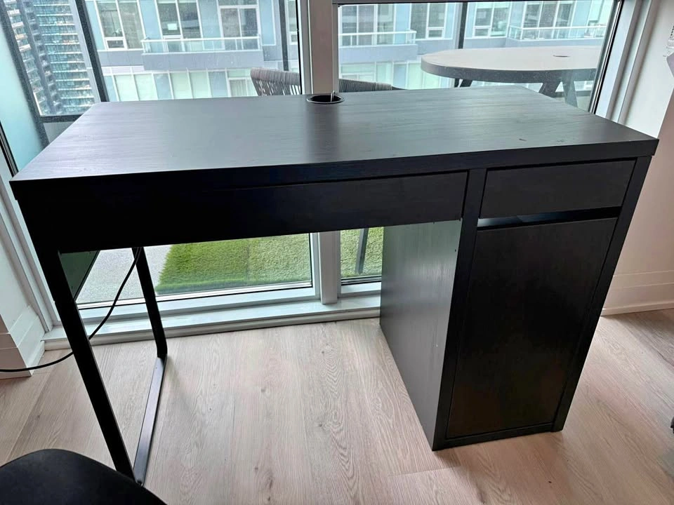 IKEA Micke - Desk, Black, 105 x 50 cm