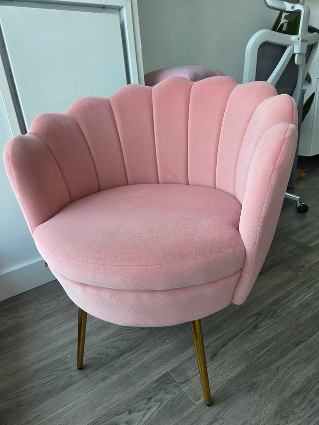 Pink Petal Chair - Hendrix Velvet Accent Chair - photo 2