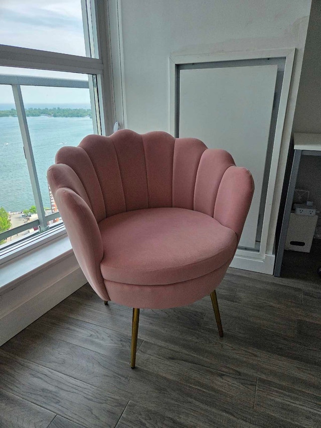 Pink Petal Chair - Hendrix Velvet Accent Chair - photo 4