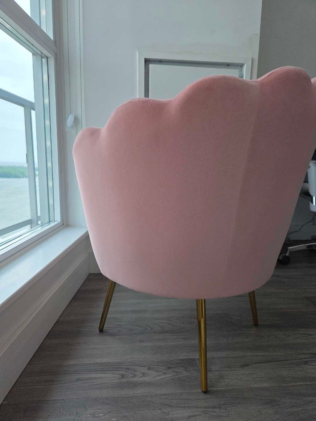 Pink Petal Chair - Hendrix Velvet Accent Chair - photo 5