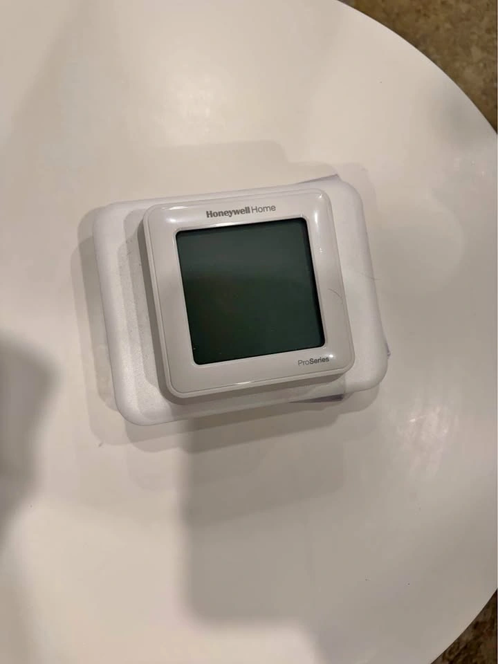 New Honeywell Home T6 Pro Smart Wi-Fi Thermostat – TH6220WF2006