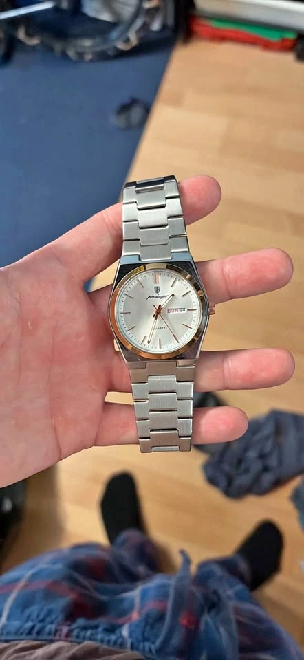 Poedagar Premium Waterproof Watch (negotiable)