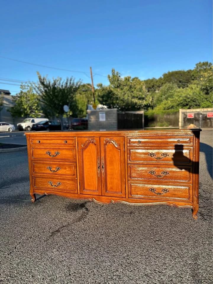 MCM 11 Drawer Dresser