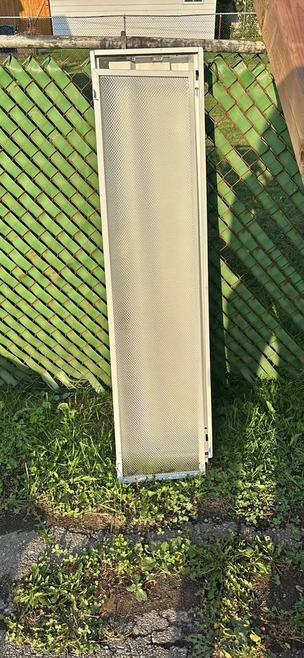 1x4 Fluorescent Troffer Light Fixture