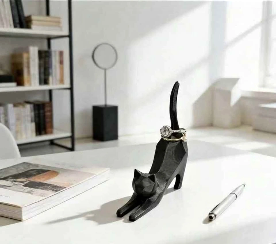 Black Cat Ring Holder – Glossy Resin Jewelry Stand