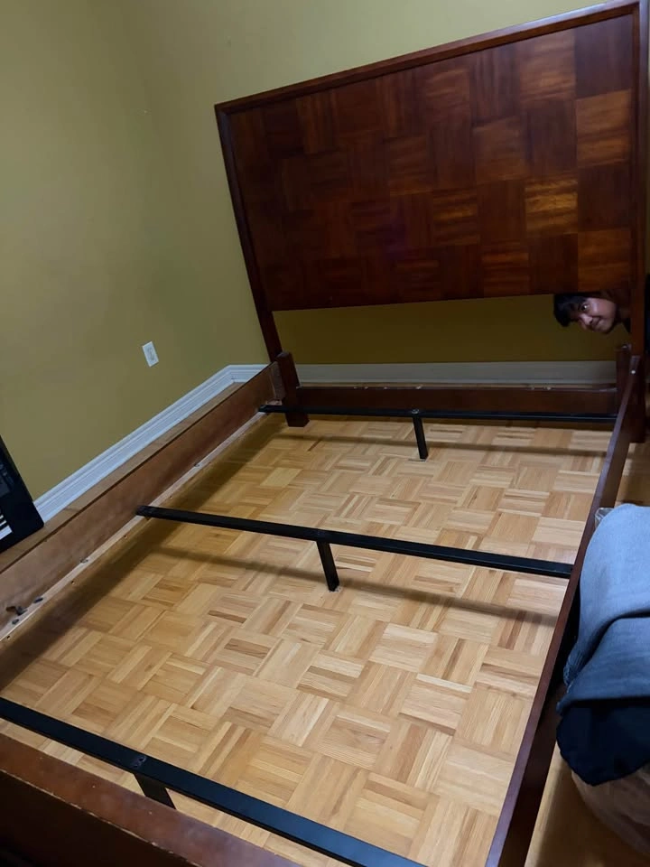 NEED GONE! QUEEN Bed Frame Made in vietnam! - photo 4