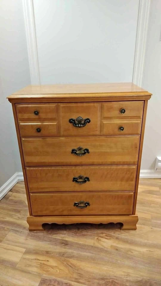 Student Solid Pine 4-drawer Dresser Like new