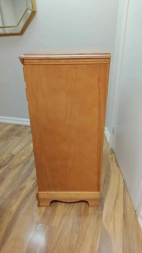 Student Solid Pine 4-drawer Dresser Like new - photo 2