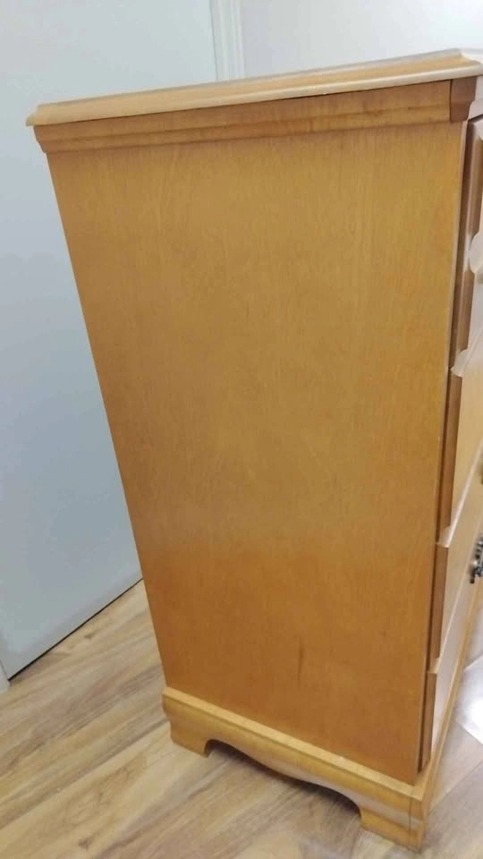 Student Solid Pine 4-drawer Dresser Like new - photo 3