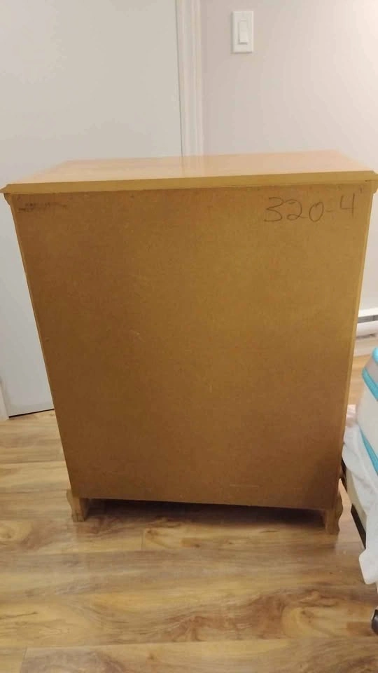 Student Solid Pine 4-drawer Dresser Like new - photo 4