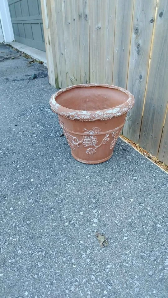 Terracotta Grape Vine Planter - photo 2