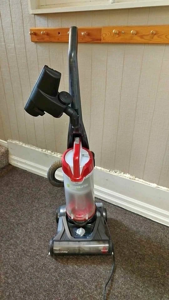 Bissell PowerLifter Swivel Vacuum