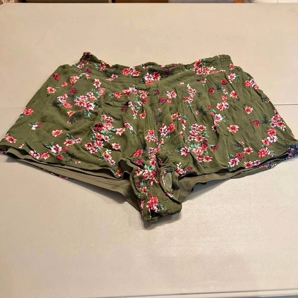 Torrid Floral Shorts Size 0/XL