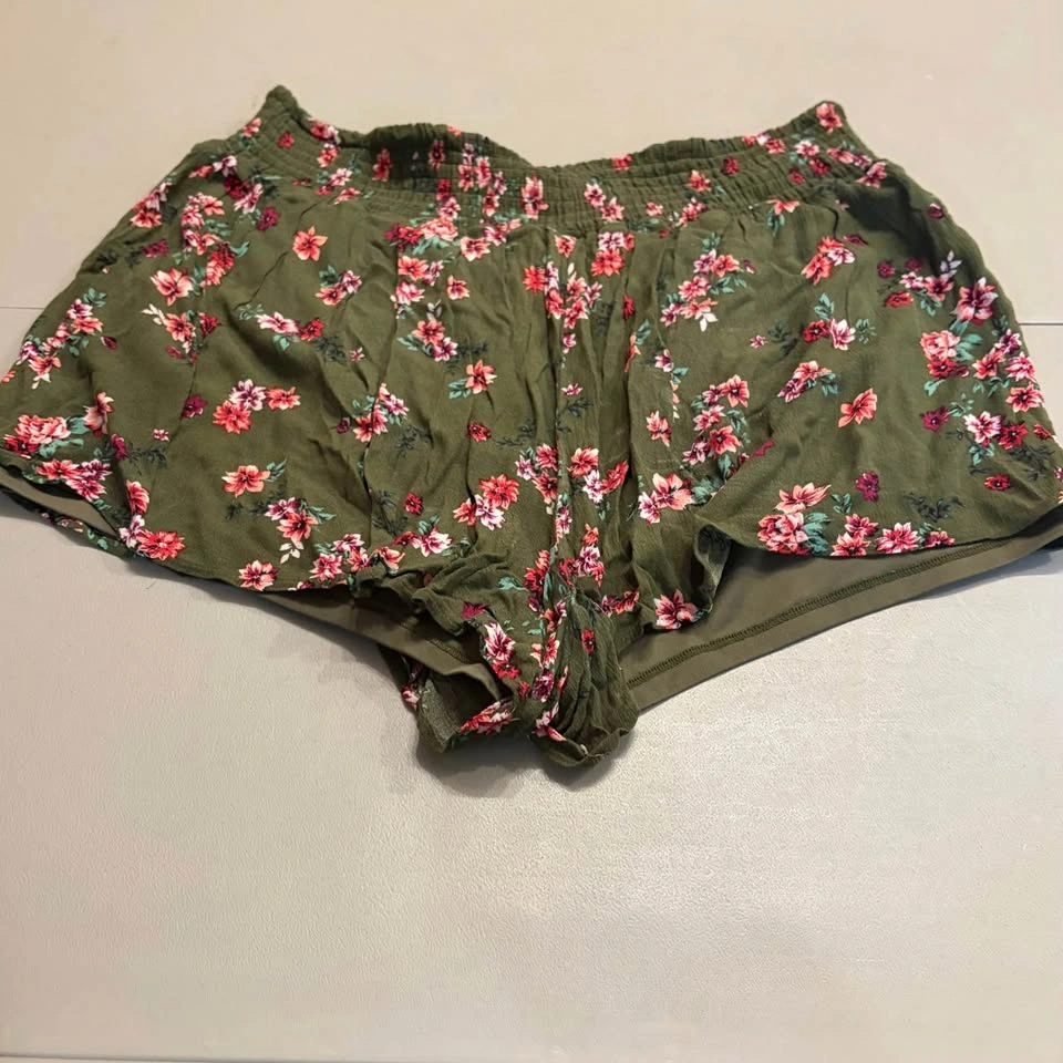 Torrid Floral Shorts Size 0/XL - photo 2