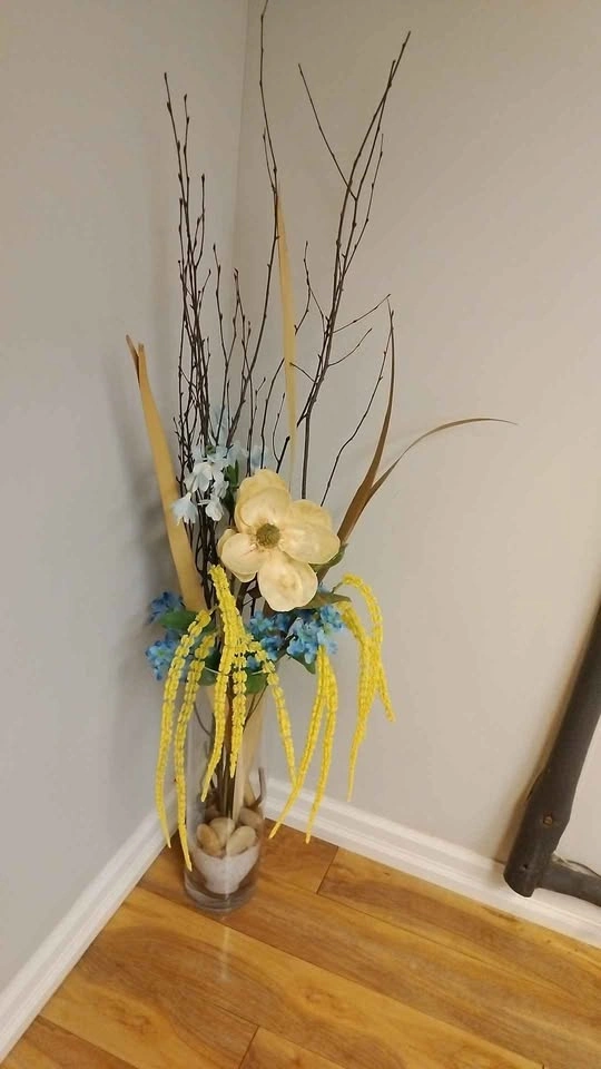 Floral Arrangement in Glass Vase - photo 3