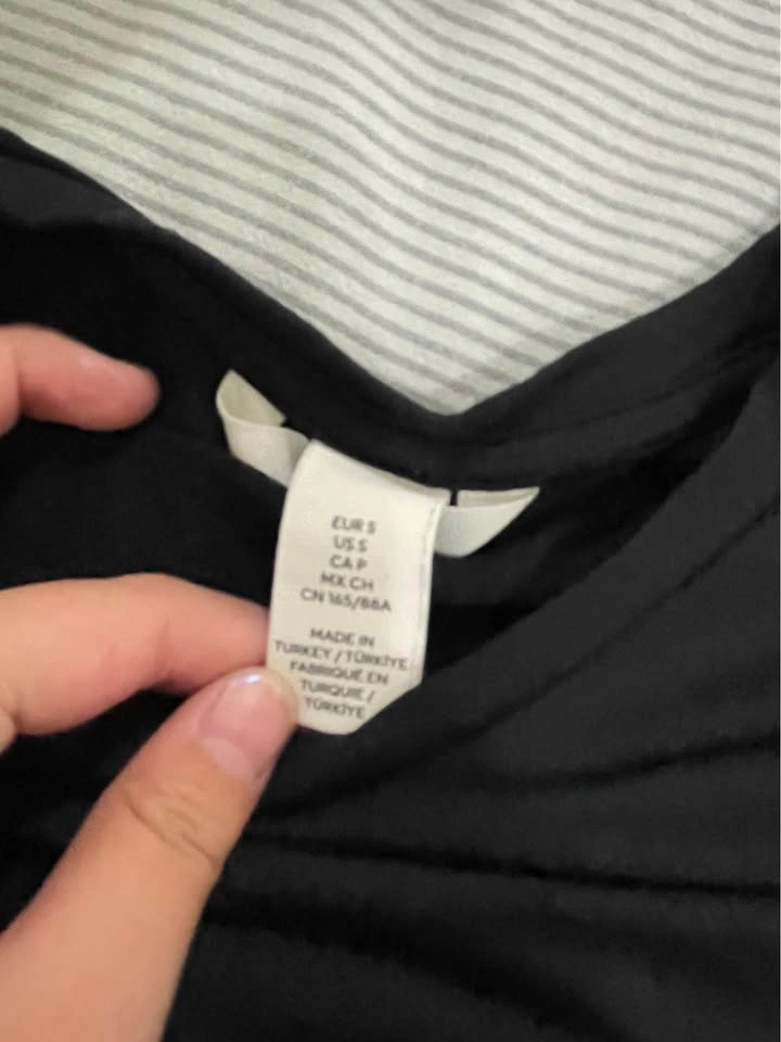 H&M black t shirt - photo 2