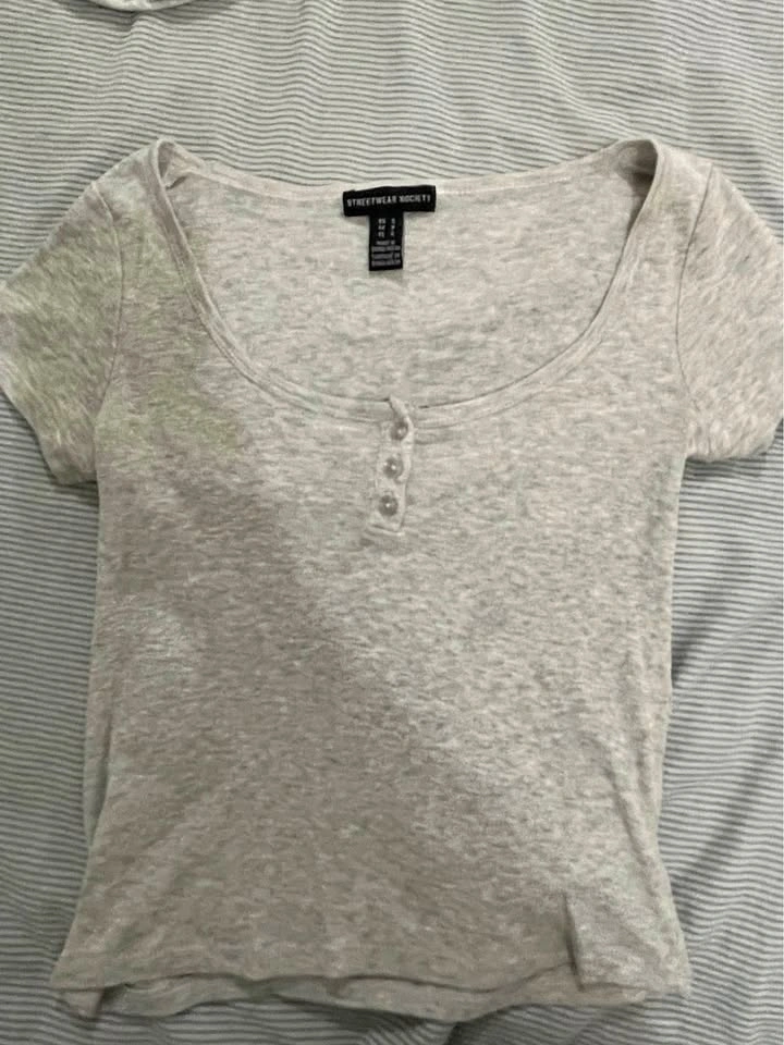 Short sleeve Henley t shirt gray