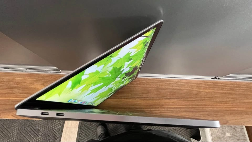 Apple MacBook Pro M1 - photo 3