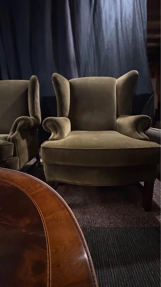 Barrymore wing back chair set - photo 3
