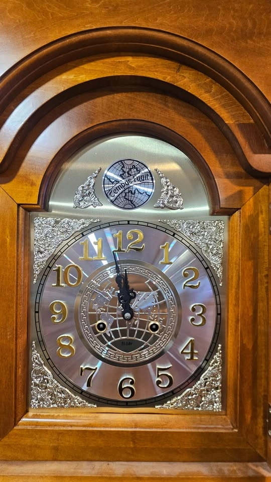 Howard Miller Richmond Grandfather Clock (Model 610-796) - photo 2