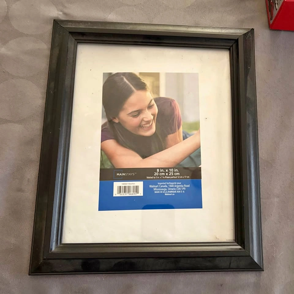 NEW!!!! Mainstays 8x10 Picture Frame