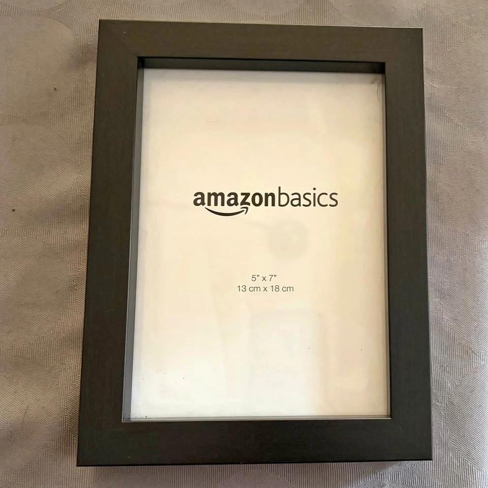 NEW!!!! Amazon Basics 5x7 Photo Frame