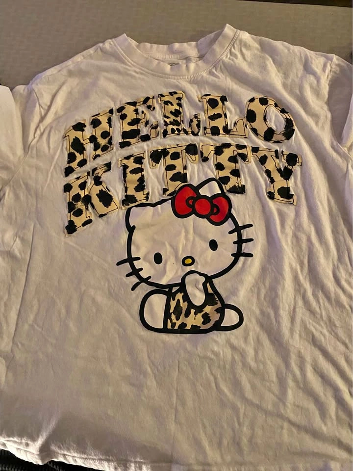 Hello Kitty by Sanrio white leopard print t-shirt S/P