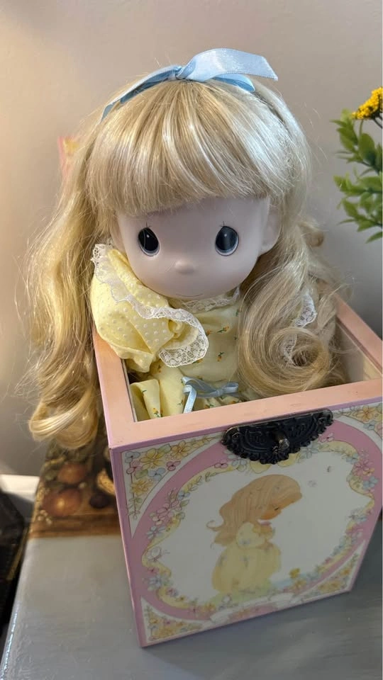 Precious Moments The Voice of Spring Musical Jack-In-The-Box - photo 2