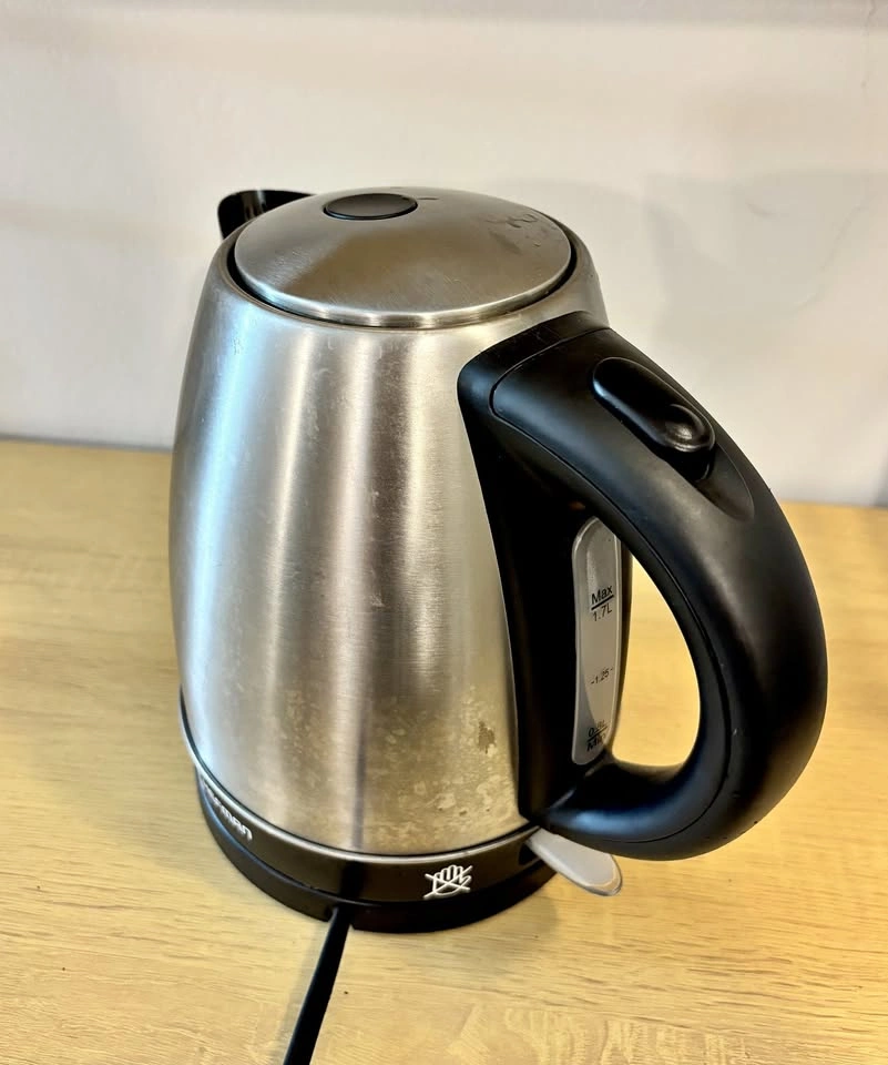 Stainless Steel Electric Kettle (1.7L)