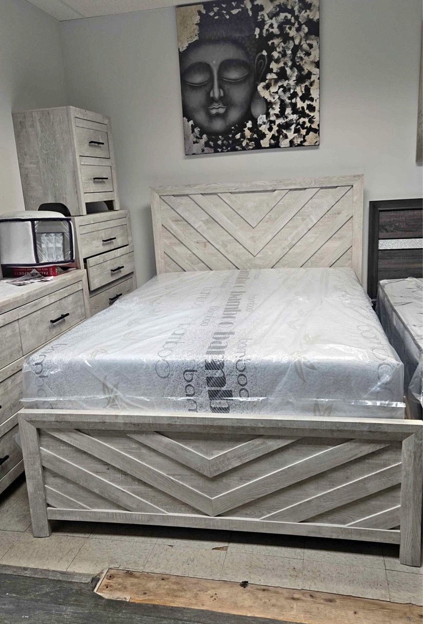 QUEEN BED + MATTRESS SET