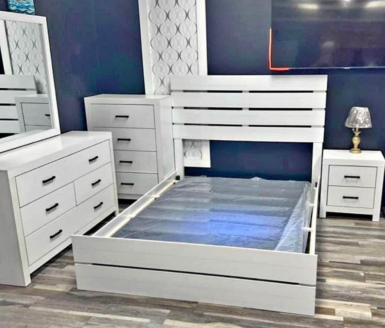 Bedroom Set 5-Piece Full or Queen