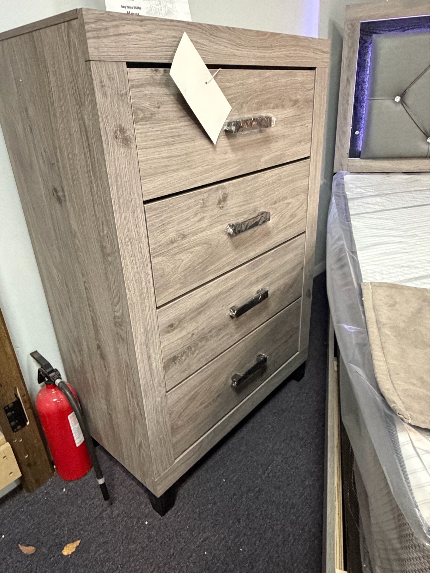 Amazing Savings! Complete Set Bedroom Just $898 - photo 4