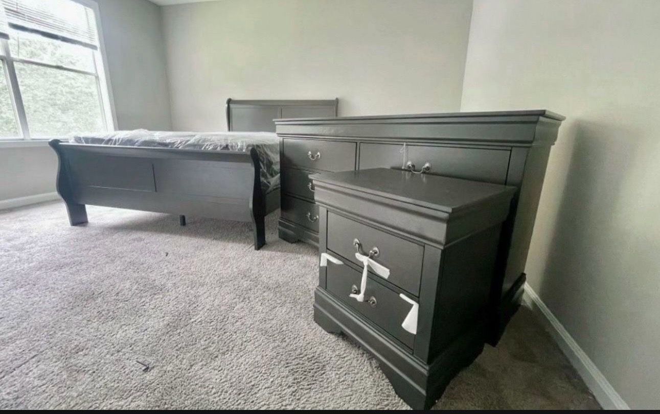 Full or Queen Size Bed With Dresser, Mirror and Night Stand