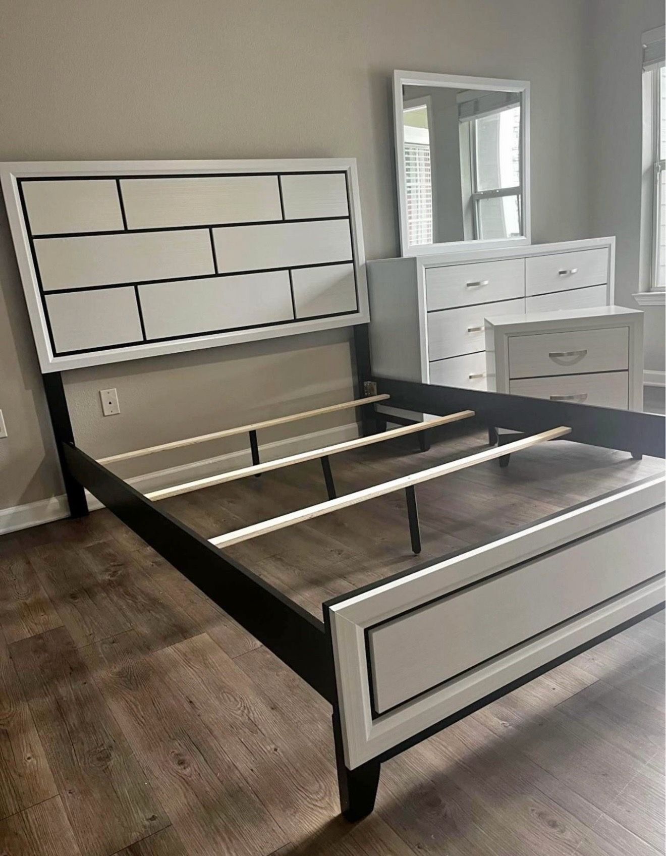 Full or Queen Size Bed With Dresser, Mirror, and Night Stand - photo 5