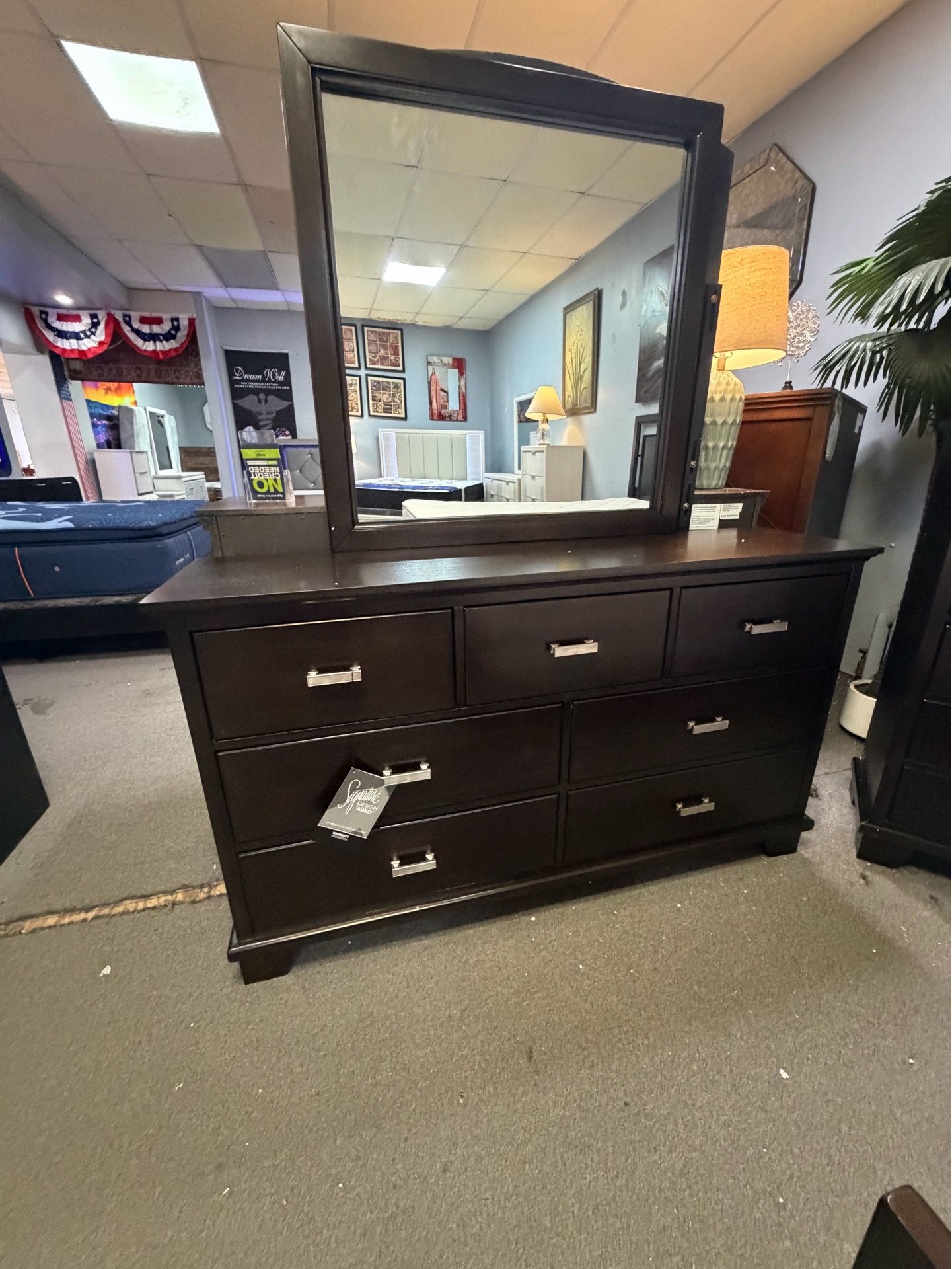 Best Quality! Ashley Bedroom Set Now On Sale! - photo 4