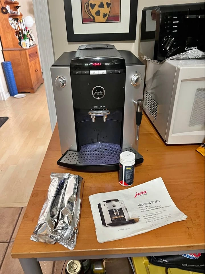 Jura Impressa F7 bean to cup coffee maker