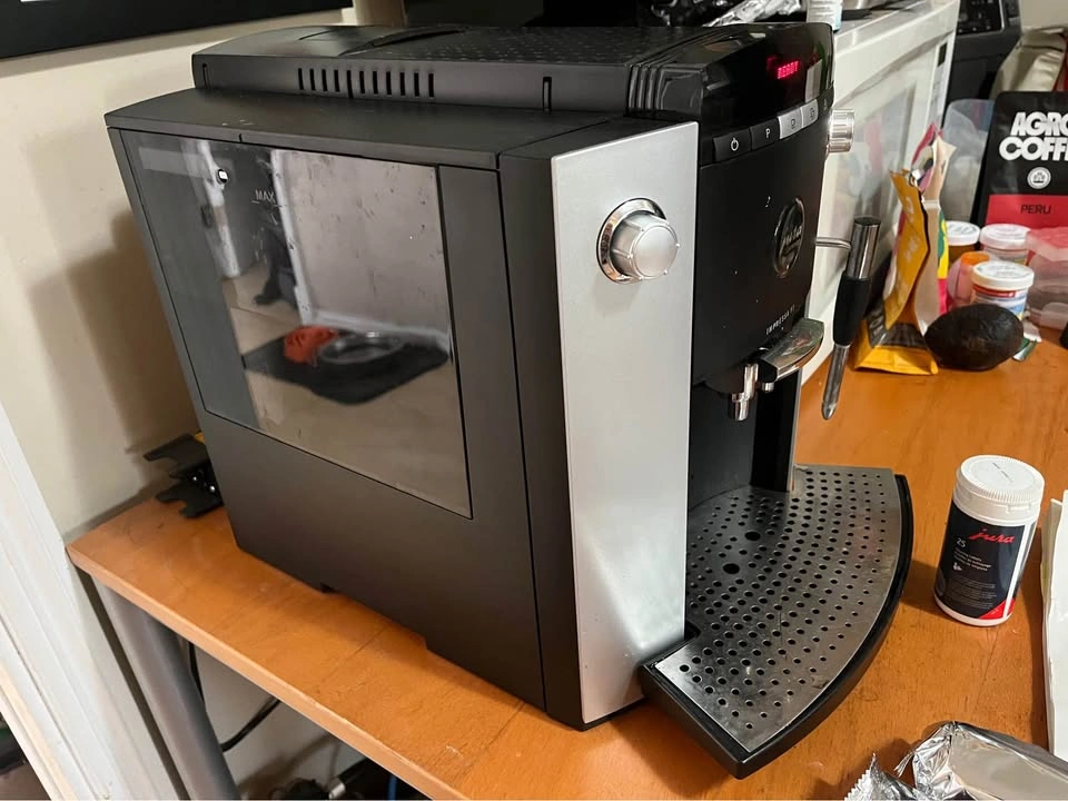 Jura Impressa F7 bean to cup coffee maker - photo 2